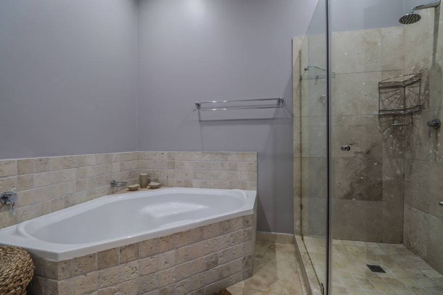 5 Bedroom Property for Sale in Oubaai Western Cape